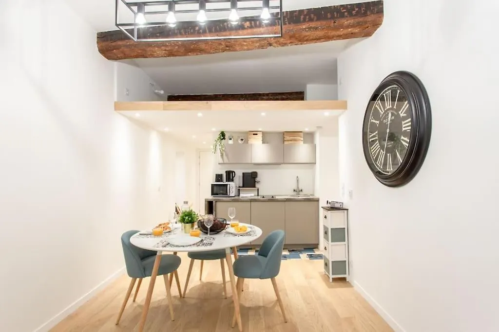 L10 Central Suite 2 Bedrooms Old Nice Wifi 3Mins Sea