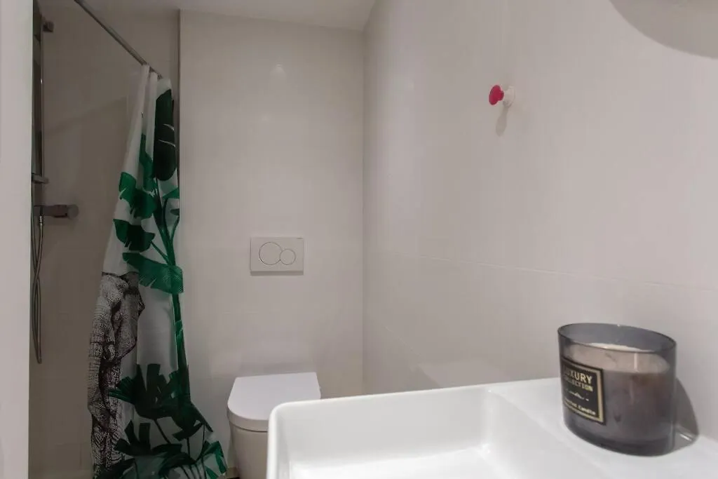 L10 Central Suite 2 Bedrooms Old Nice Wifi 3Mins Sea